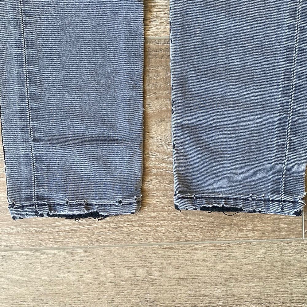 Levis Grey Denim Mid Rise Slim Leg Jeans Distressed w Black Contrast Stitching - Picture 5 of 7